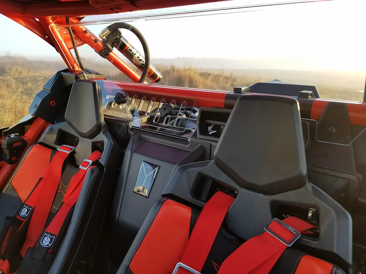Rear Windshield W/Vent Can 2