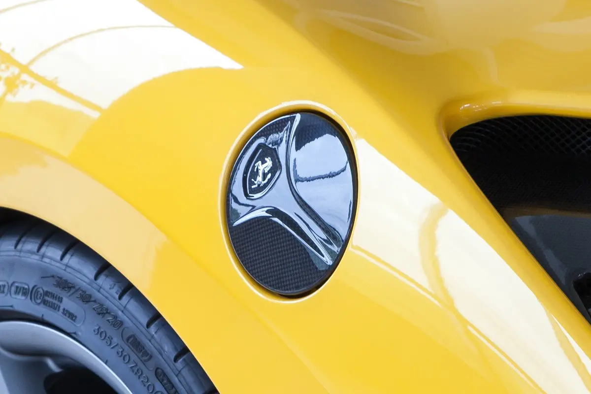 Capristo Carbon Fiber Gas Cap - Ferrari 488 1